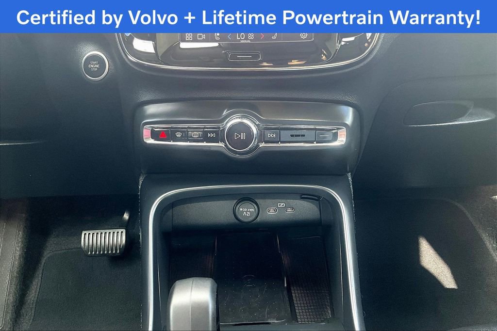 Certified 2025 Volvo XC40 B5 Core image 40