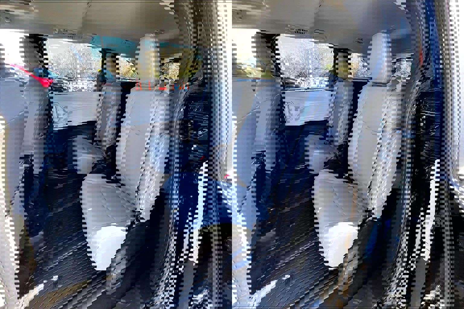 Used 2025 Toyota Sienna XLE w/ XLE Plus Package image 25