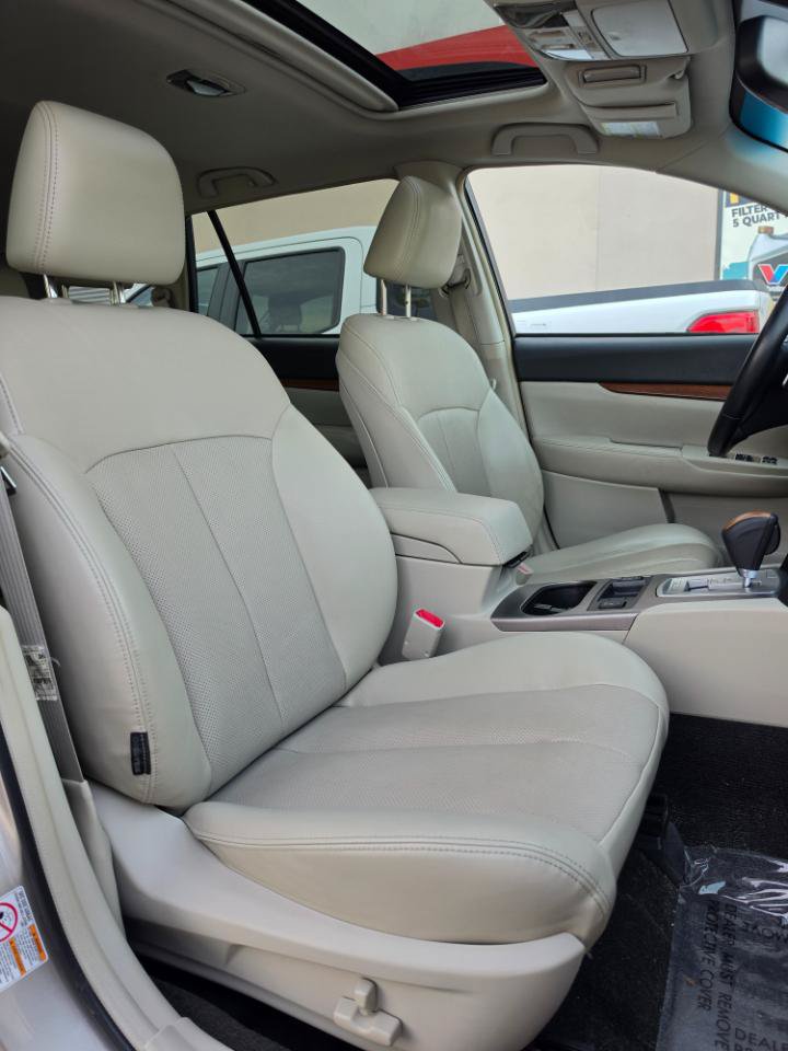 Used 2014 Subaru Outback 2.5i Limited w/ Moonroof Package AWD/4WD image 14
