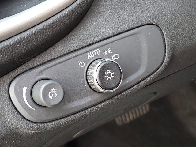 Used 2022 Chevrolet Trax LT w/ LT Convenience Package image 33