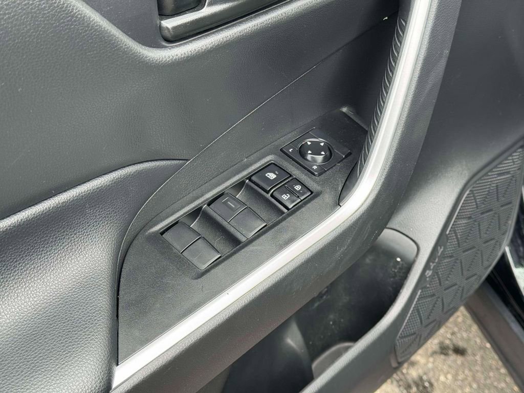 Used 2024 Toyota RAV4 LE AWD/4WD image 19