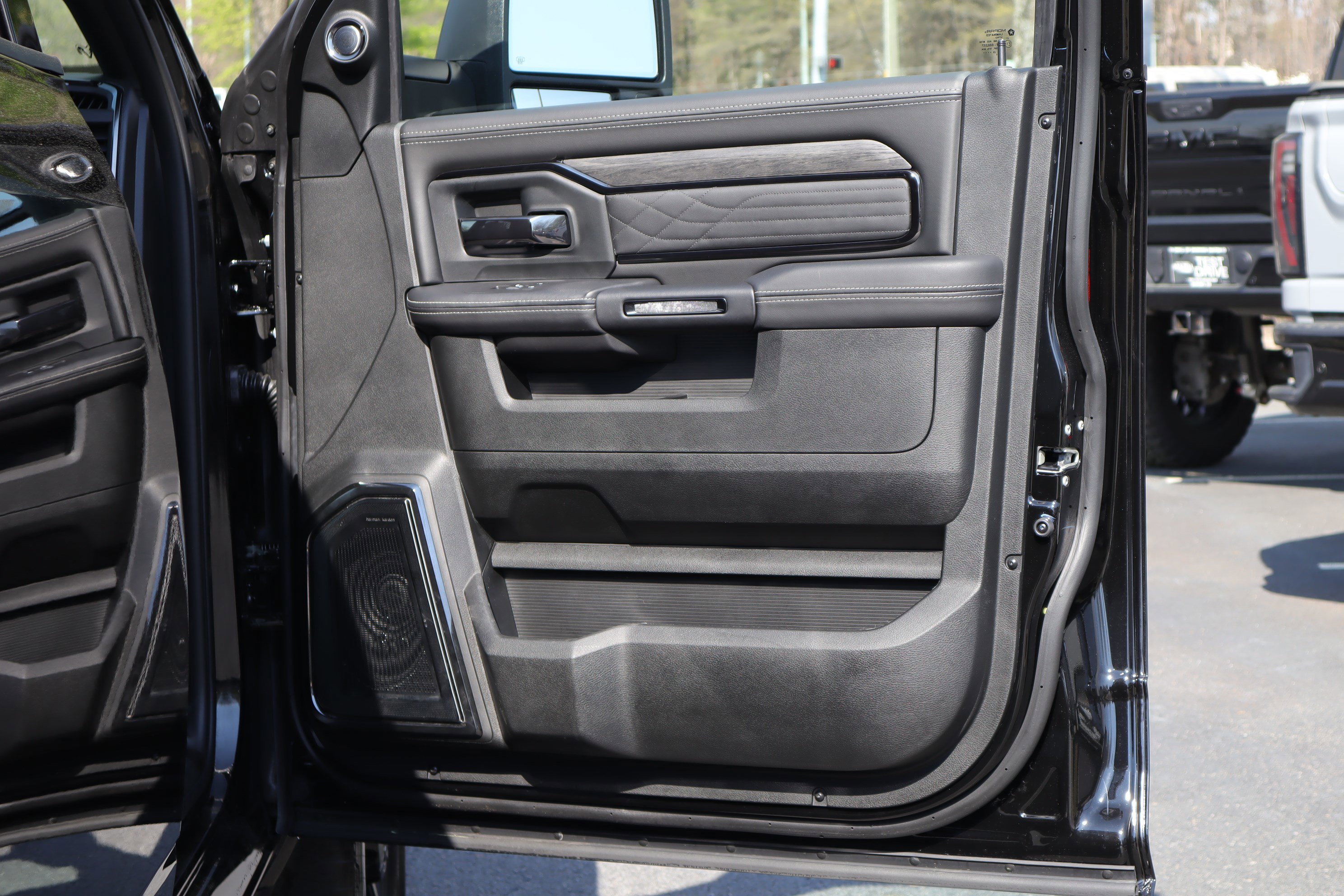 Used 2026 RAM 2500 Limited AWD/4WD image 28