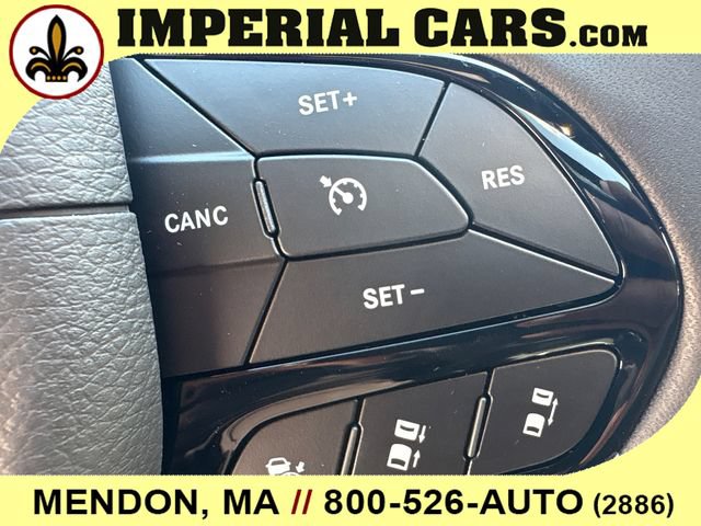 New 2027 Chrysler Pacifica Limited w/ Family Tech Group AWD/4WD image 25