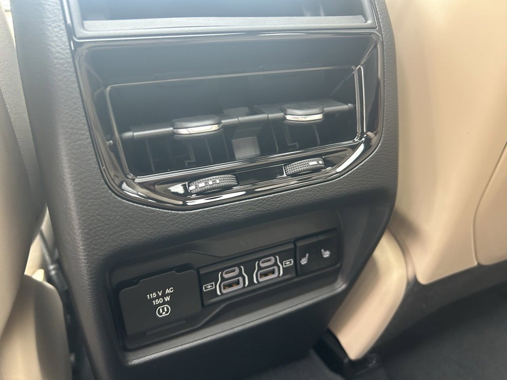 New 2025 Jeep Grand Cherokee Limited w/ Luxury Tech Group II image 26