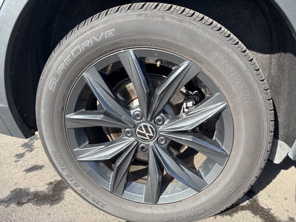 Used 2024 Volkswagen Tiguan SE image 13