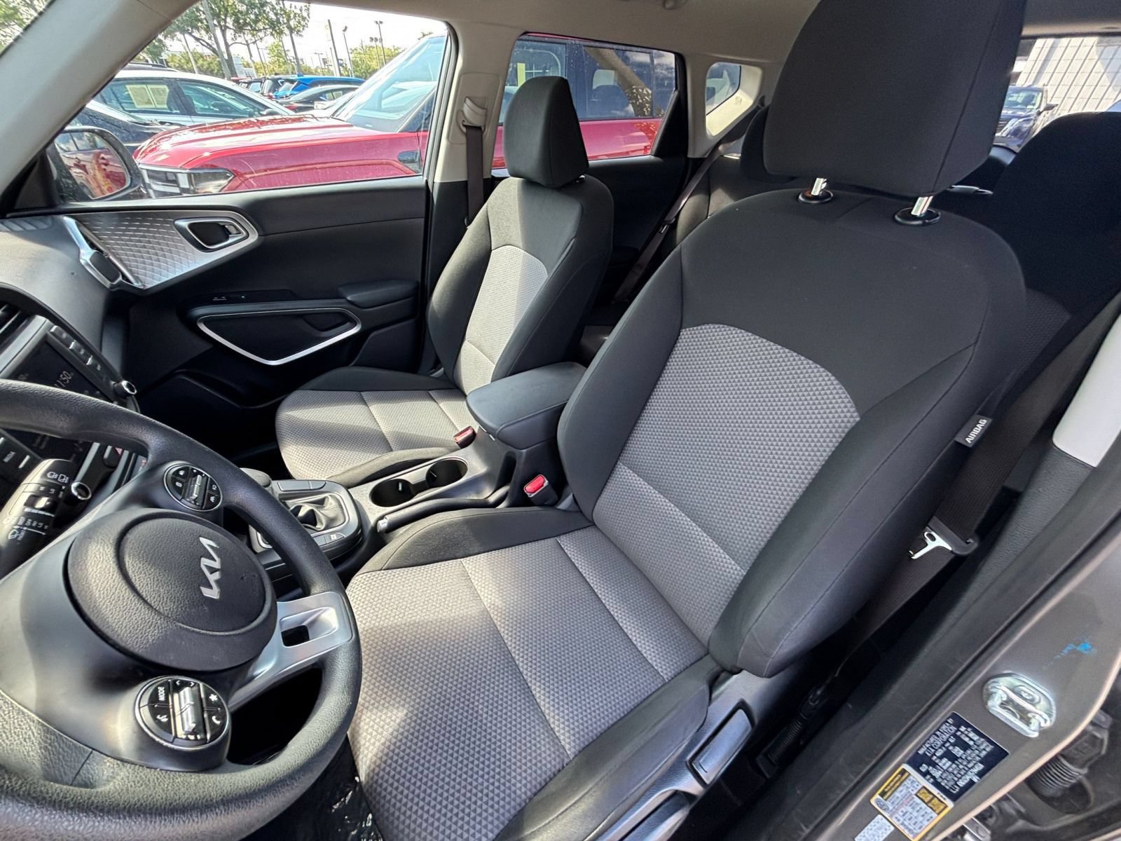 Used 2025 Kia Soul LX w/ LX Technology Package FWD image 33
