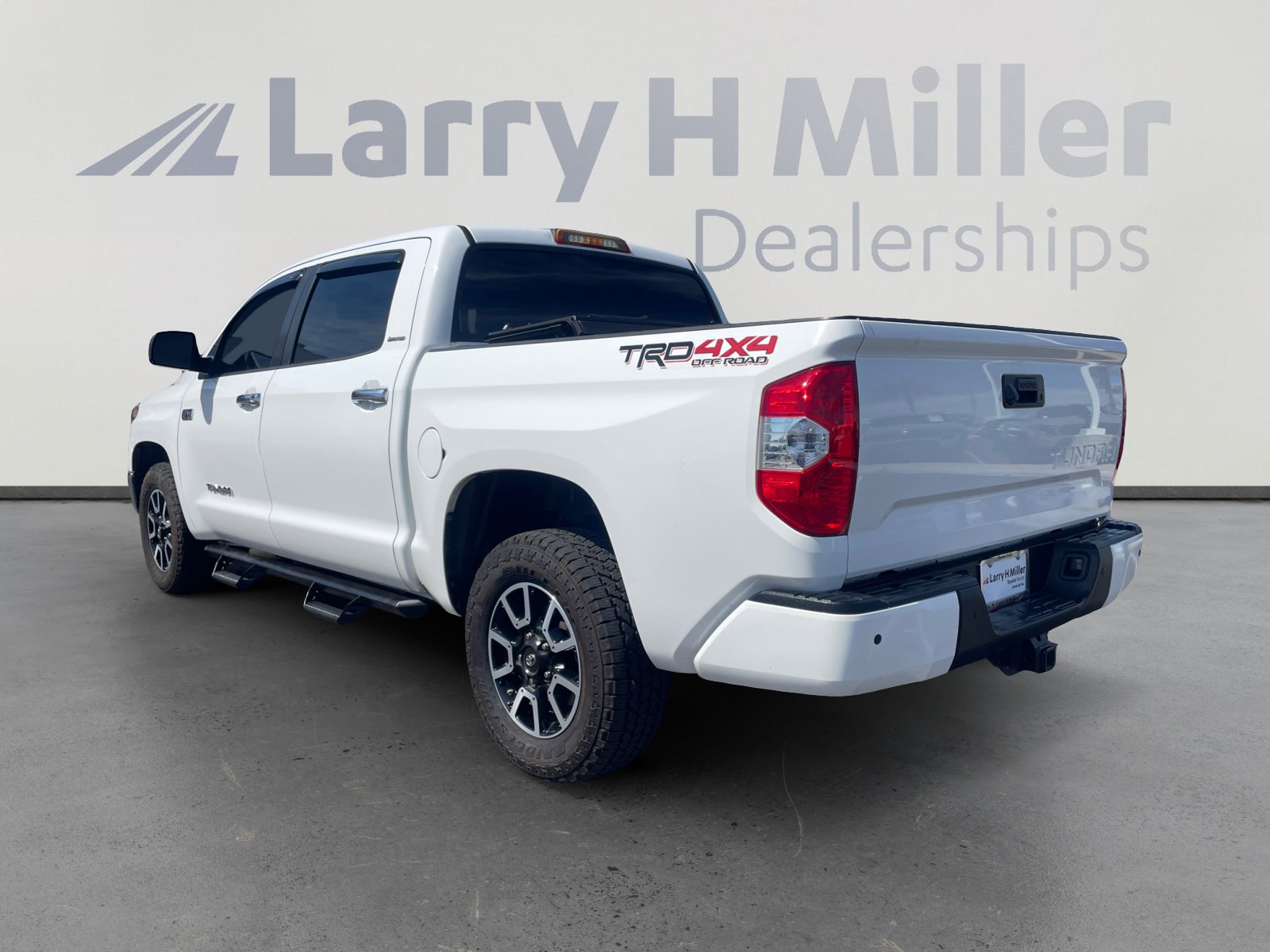 Used 2019 Toyota Tundra Limited w/ Limited Premium Package image 3