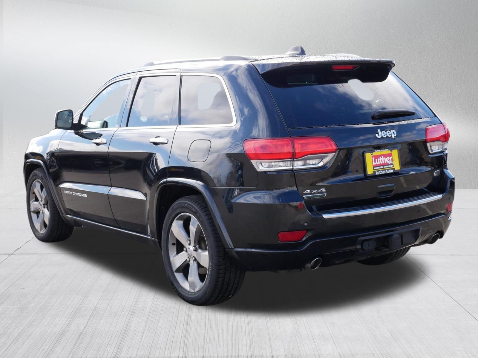 Used 2014 Jeep Grand Cherokee Overland w/ Advanced Technology Group AWD/4WD image 5