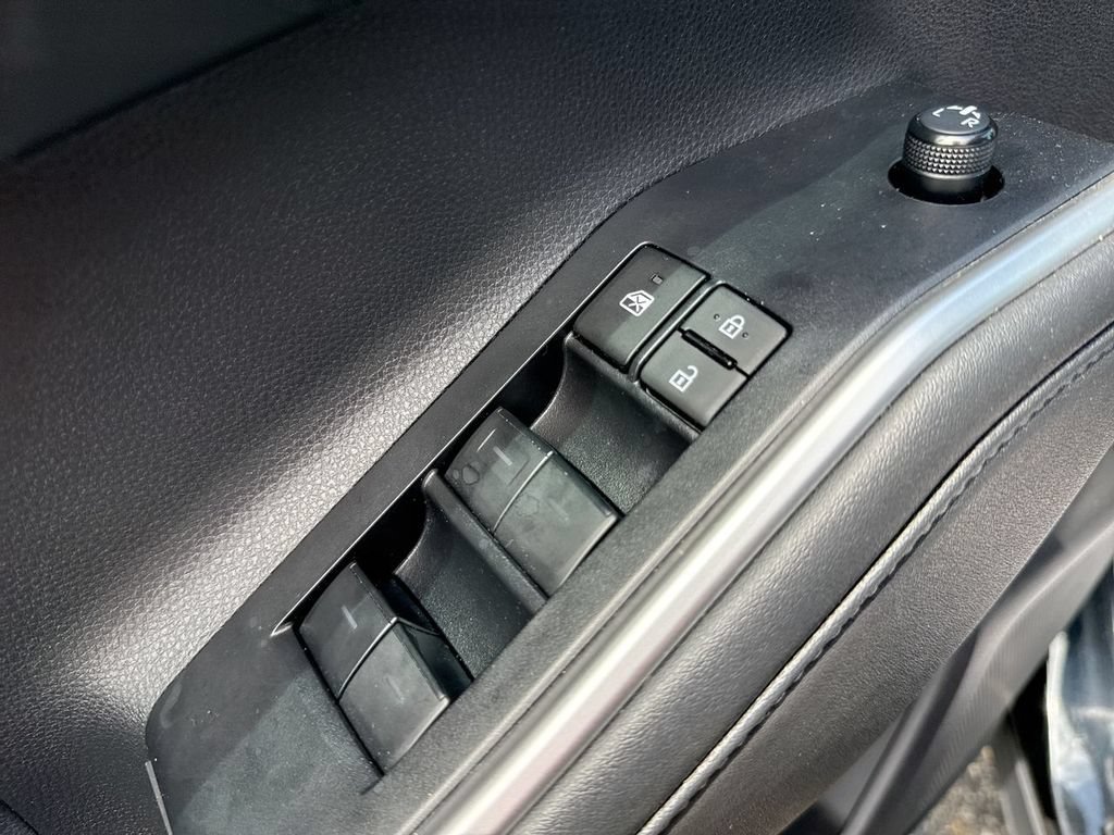 Used 2023 Toyota Highlander L FWD image 13