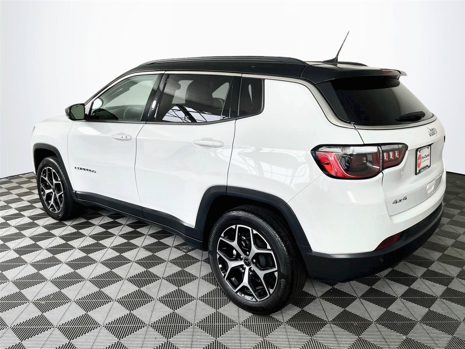 Used 2025 Jeep Compass Limited AWD/4WD image 6