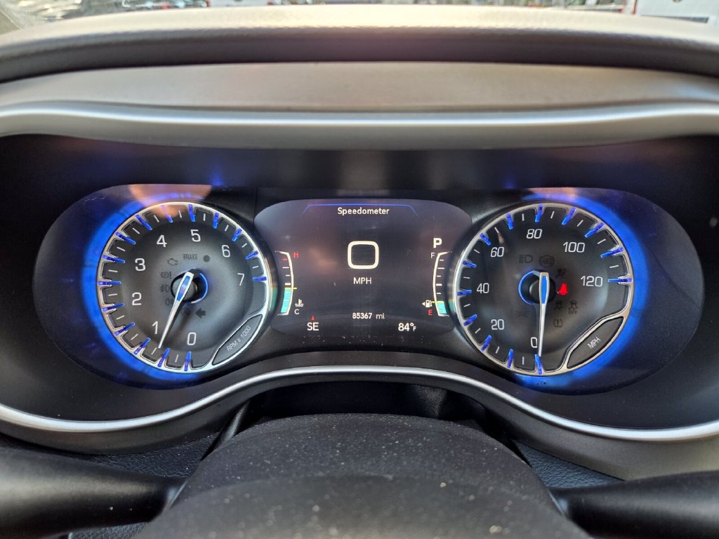 Used 2022 Chrysler Pacifica Touring-L FWD image 27