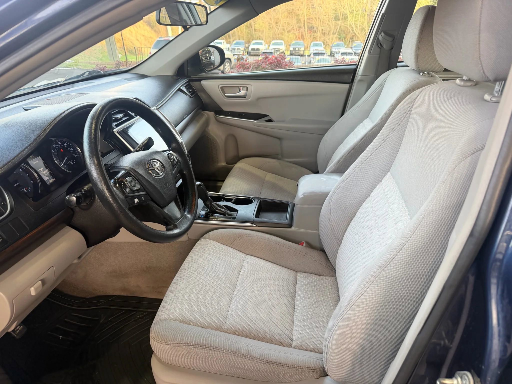 Used 2017 Toyota Camry LE image 7