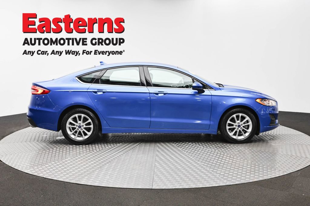Used 2020 Ford Fusion SE FWD image 4
