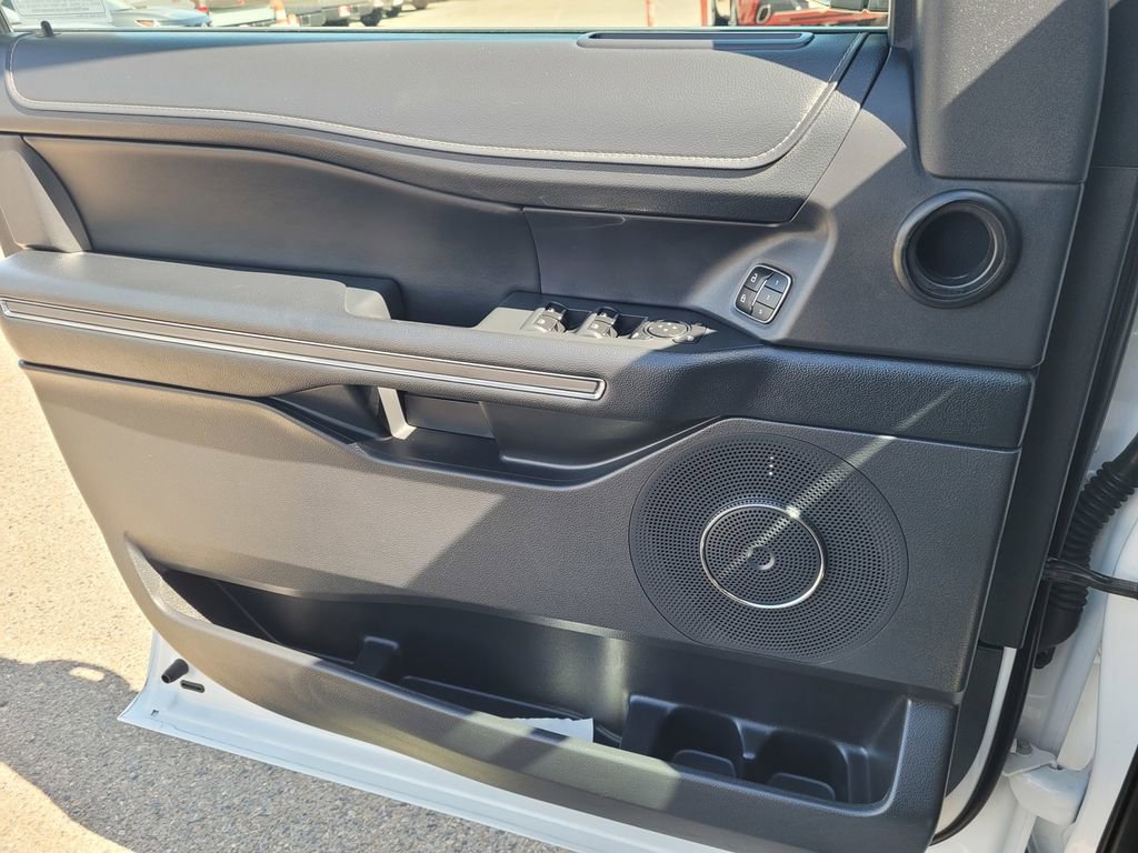 Used 2024 Ford Expedition XLT image 14