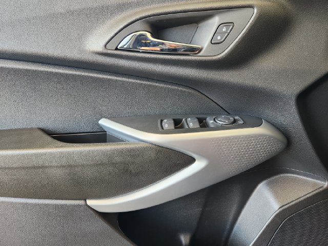 Used 2026 Chevrolet Trax LS FWD image 24