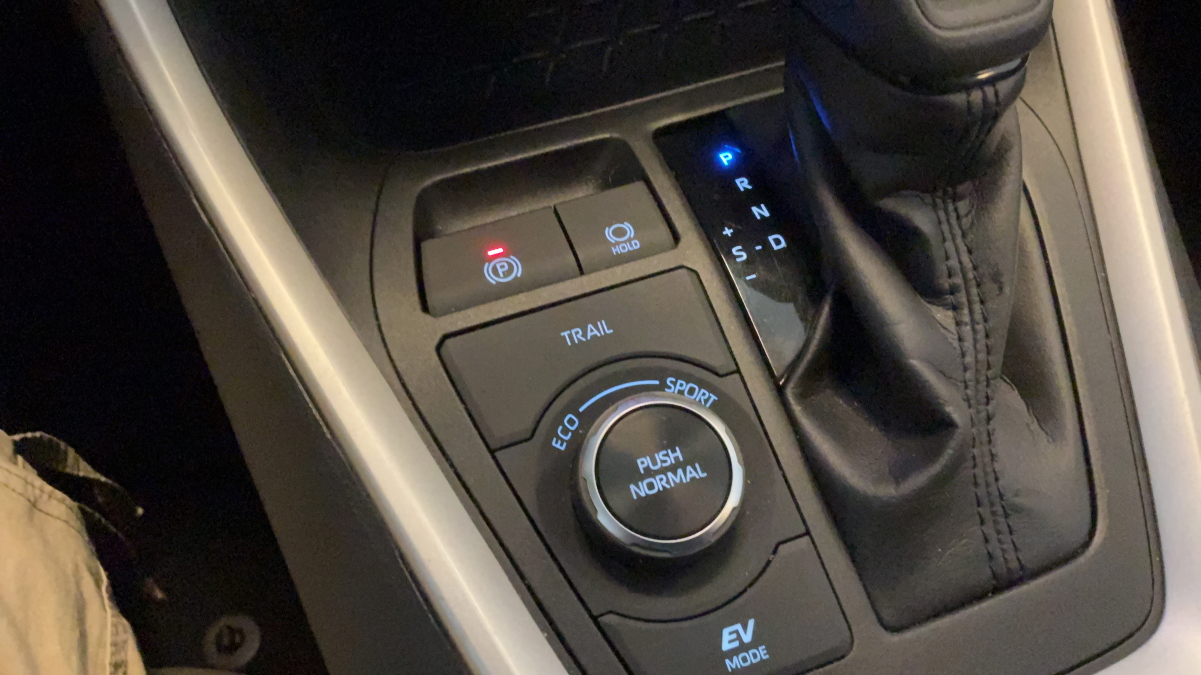 Certified 2025 Toyota RAV4 XLE AWD/4WD image 13