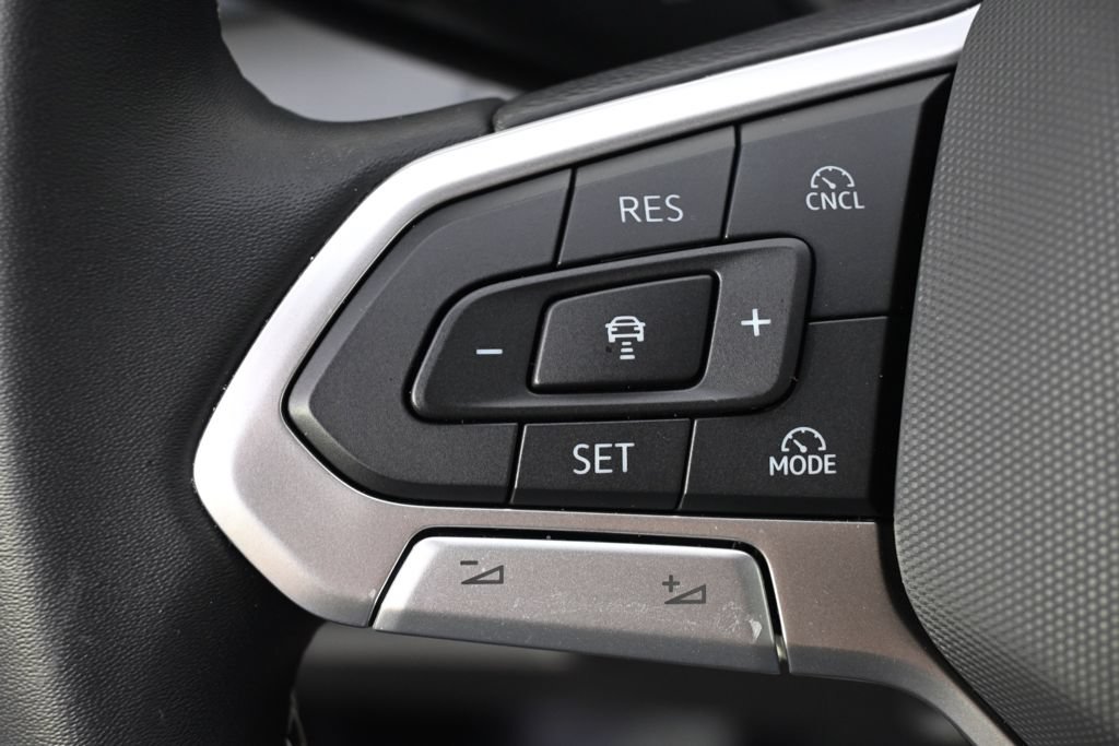 Used 2026 Volkswagen Tiguan SE AWD/4WD image 32