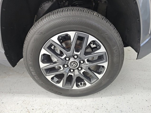 Used 2024 Toyota Tundra Limited AWD/4WD image 8