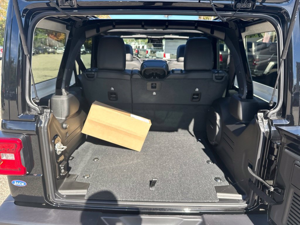 New 2027 Jeep Wrangler Unlimited Sahara AWD/4WD image 29