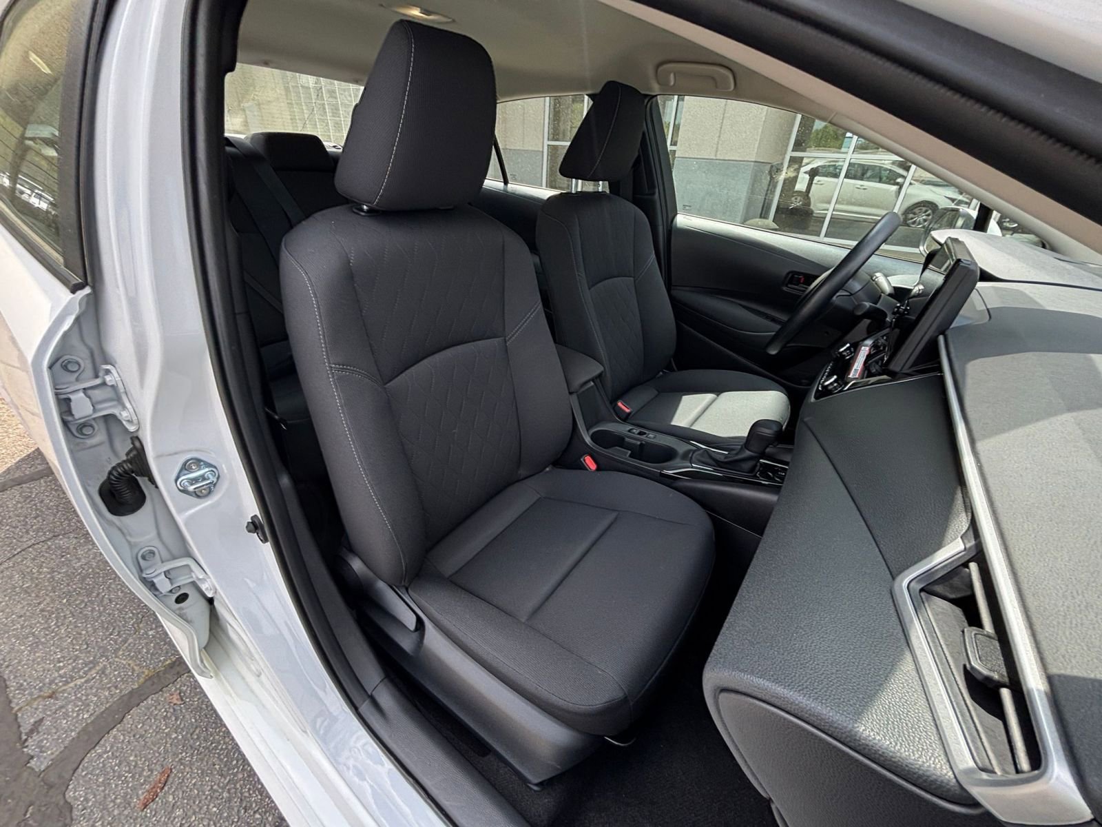 Used 2025 Toyota Corolla LE image 37