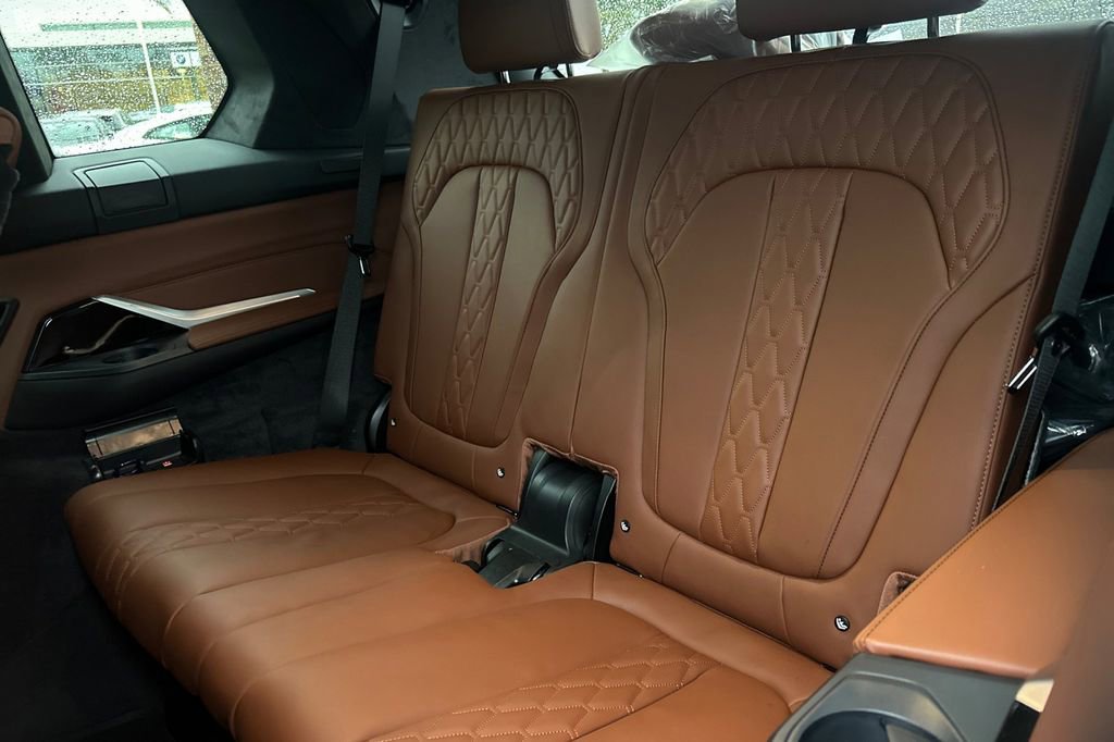 New 2026 BMW X7 M60i image 14