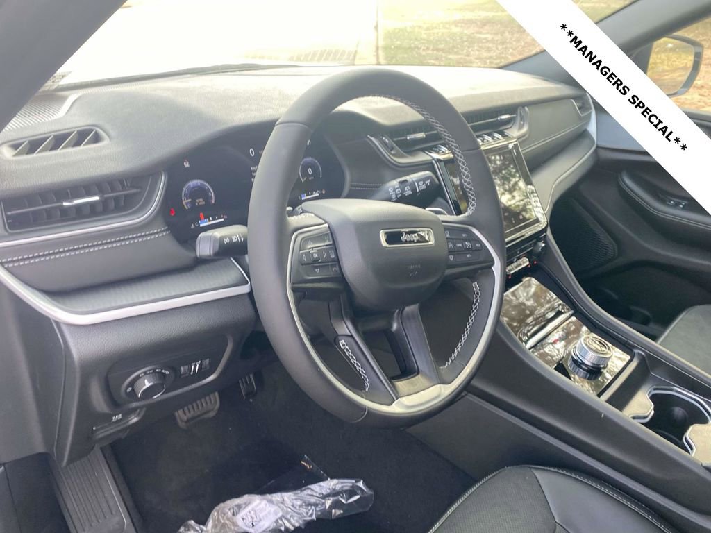 New 2025 Jeep Grand Cherokee Altitude image 45