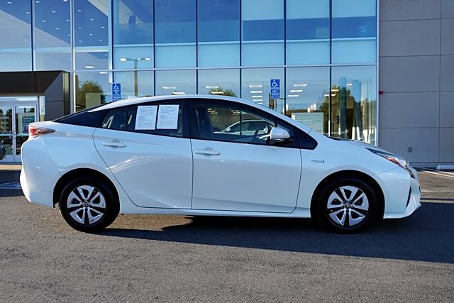 Used 2016 Toyota Prius Four FWD image 3