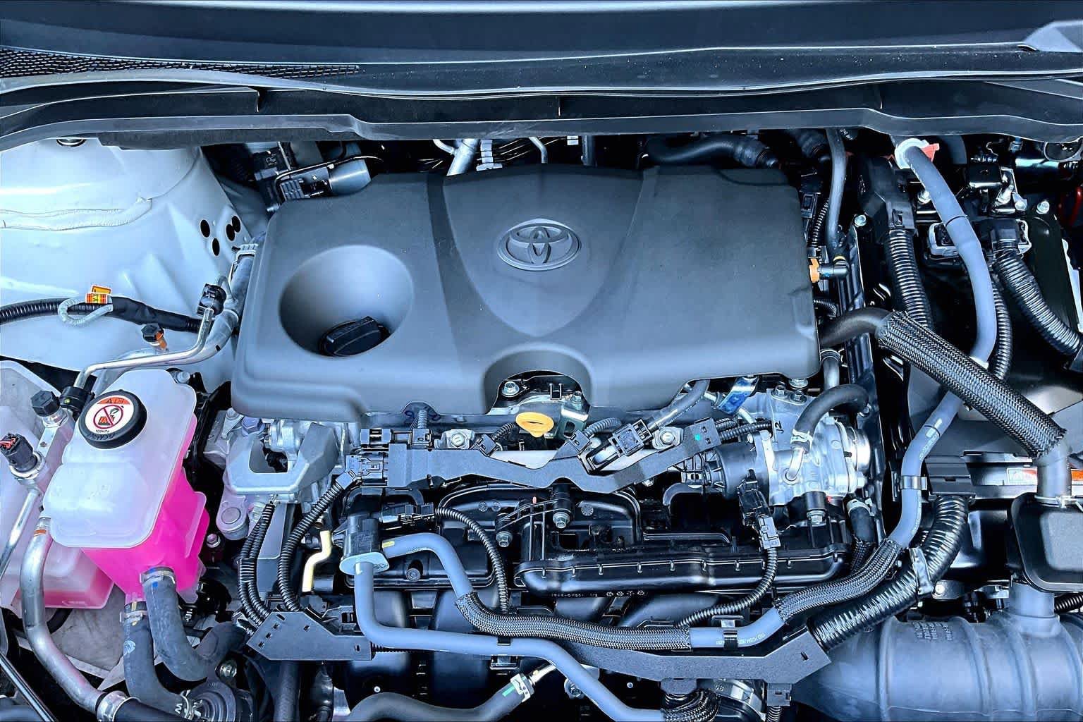 Used 2025 Toyota Sienna Platinum FWD image 33