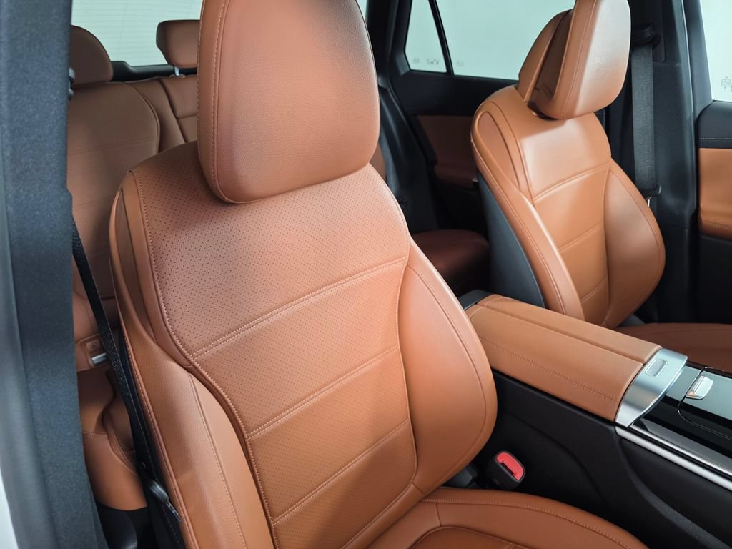 Certified 2025 Mercedes-Benz GLC 300 4MATIC image 27