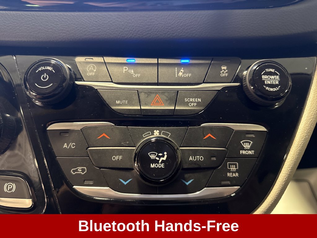 Used 2023 Chrysler Pacifica Touring-L FWD image 15