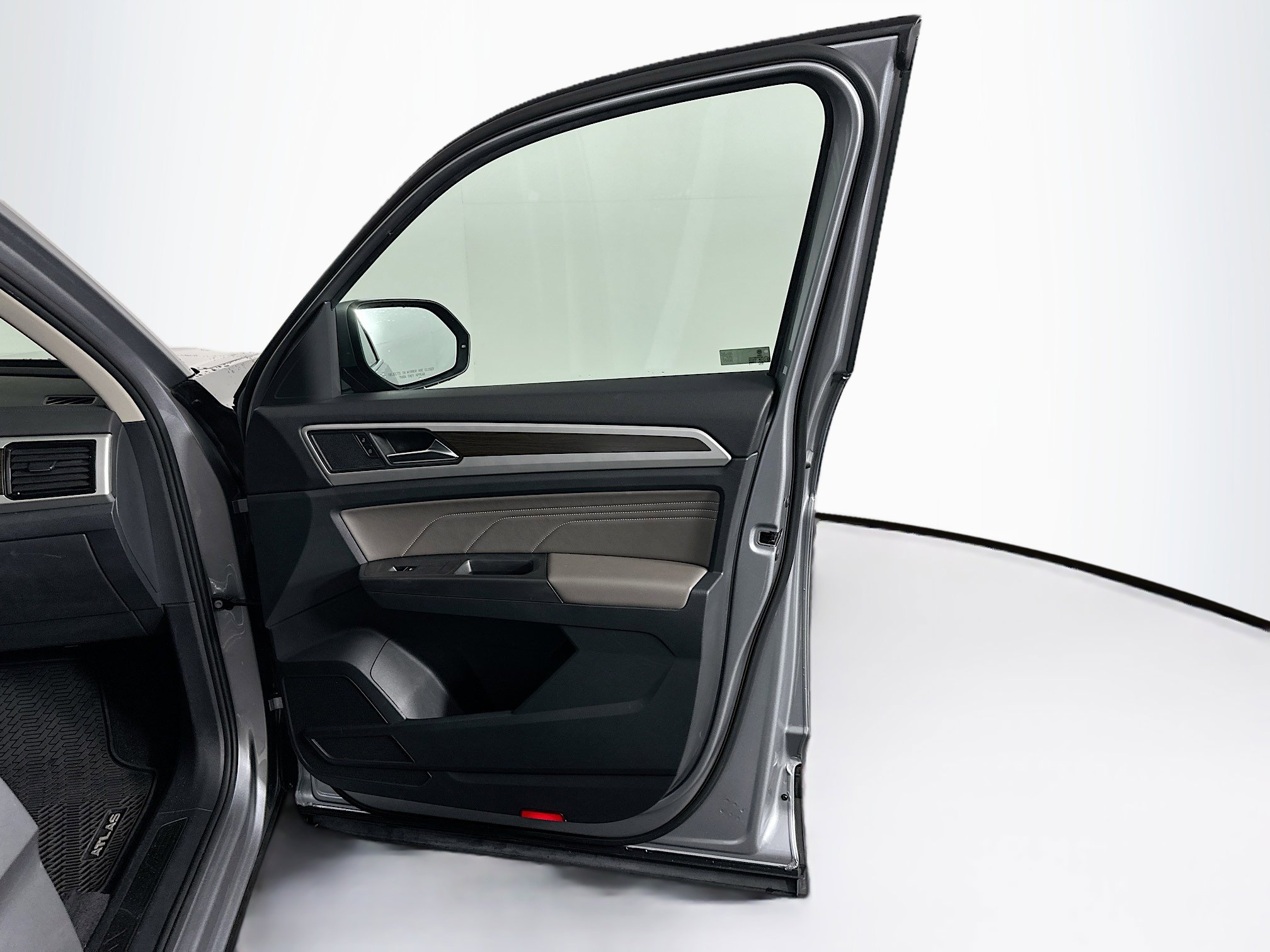 Used 2022 Volkswagen Atlas SE FWD image 32