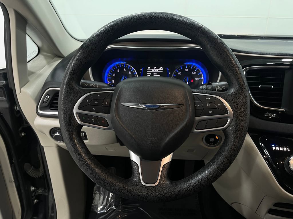 Used 2020 Chrysler Voyager Lxi image 20