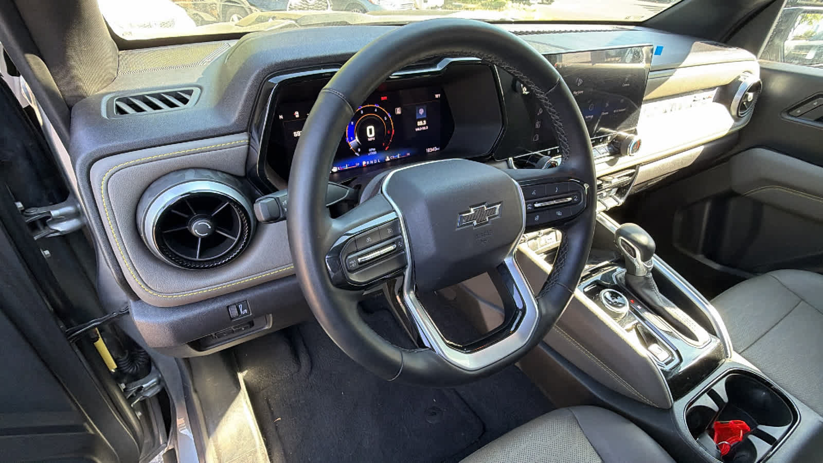 Used 2025 Chevrolet Colorado ZR2 w/ Technology Package AWD/4WD image 10