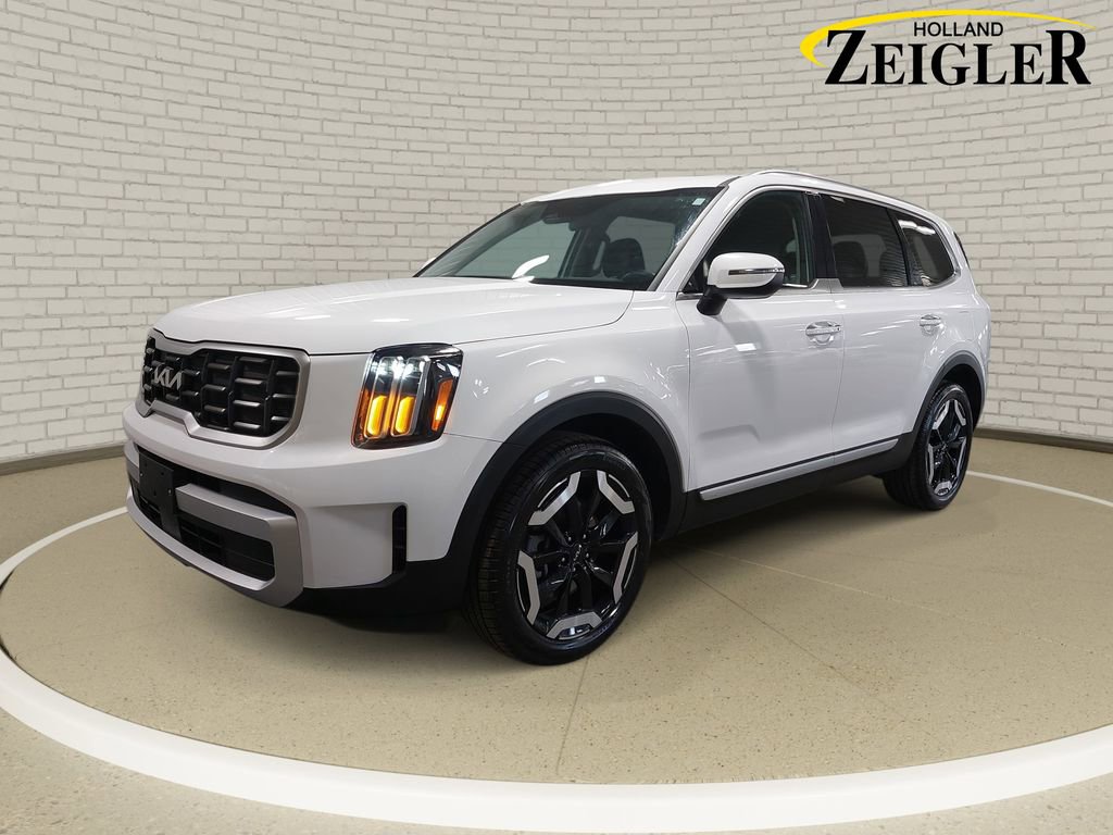 Used 2025 Kia Telluride S image 1