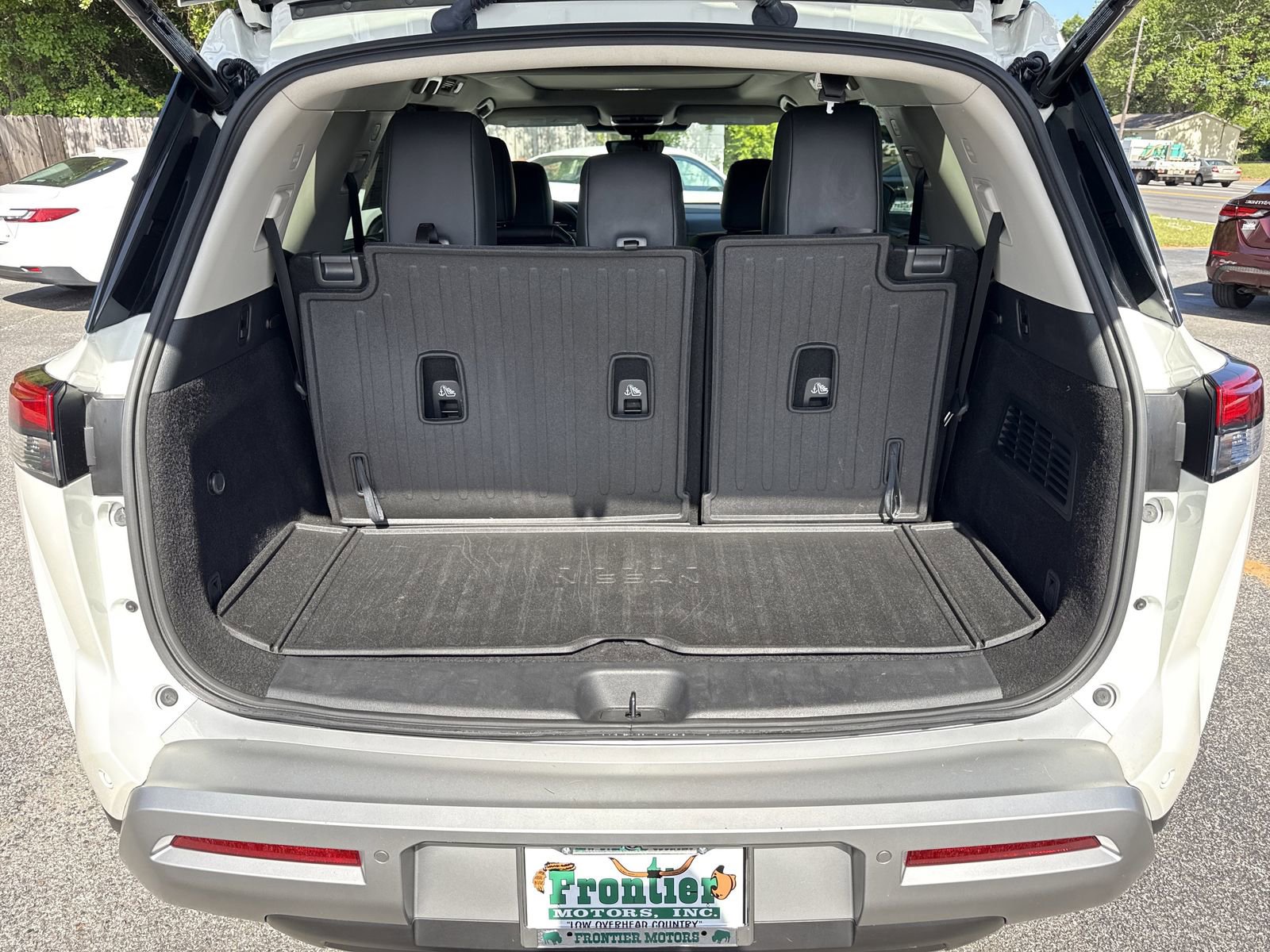 Used 2024 Nissan Pathfinder Platinum image 36