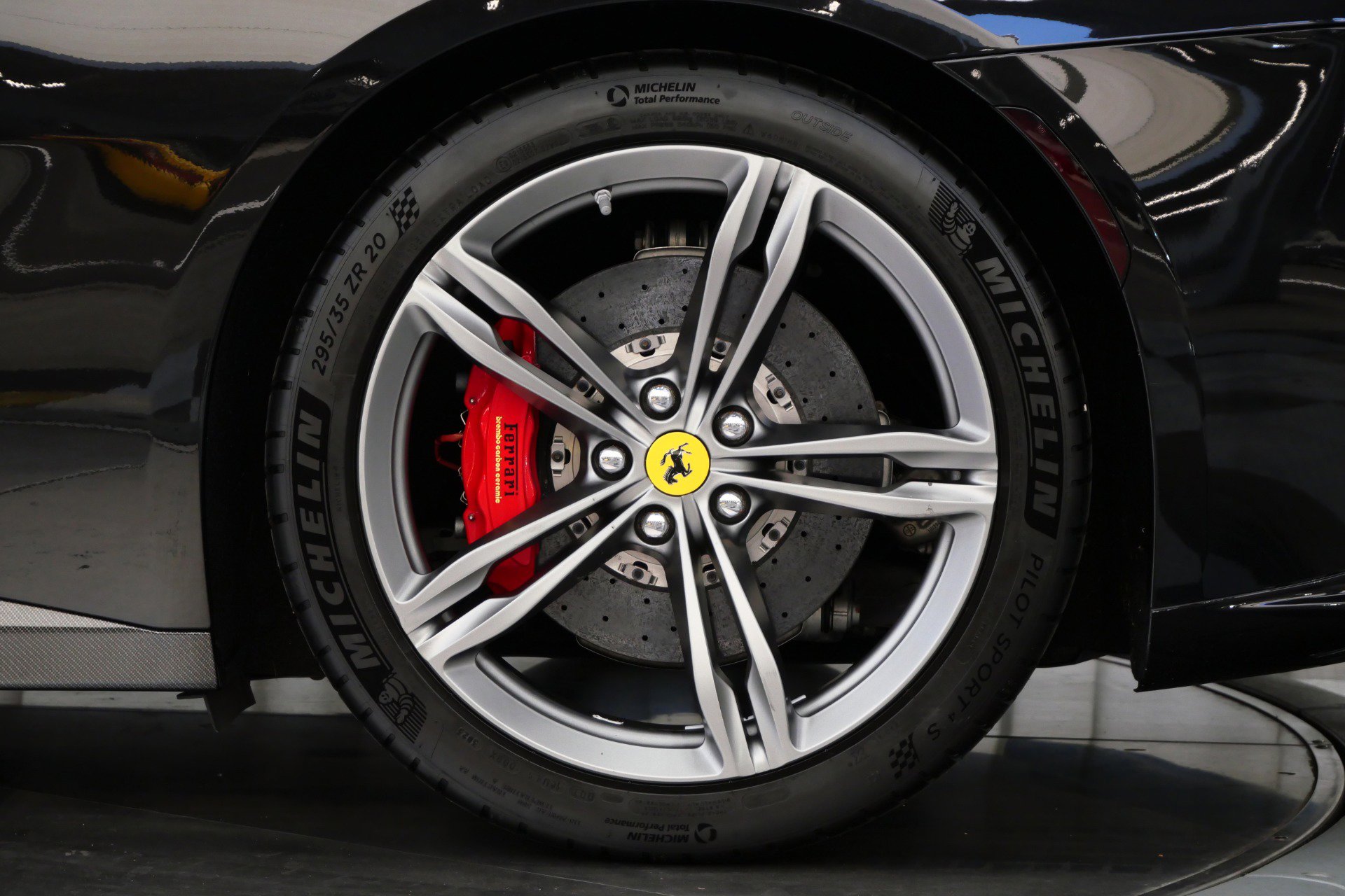 Used 2018 Ferrari GTC4Lusso image 11