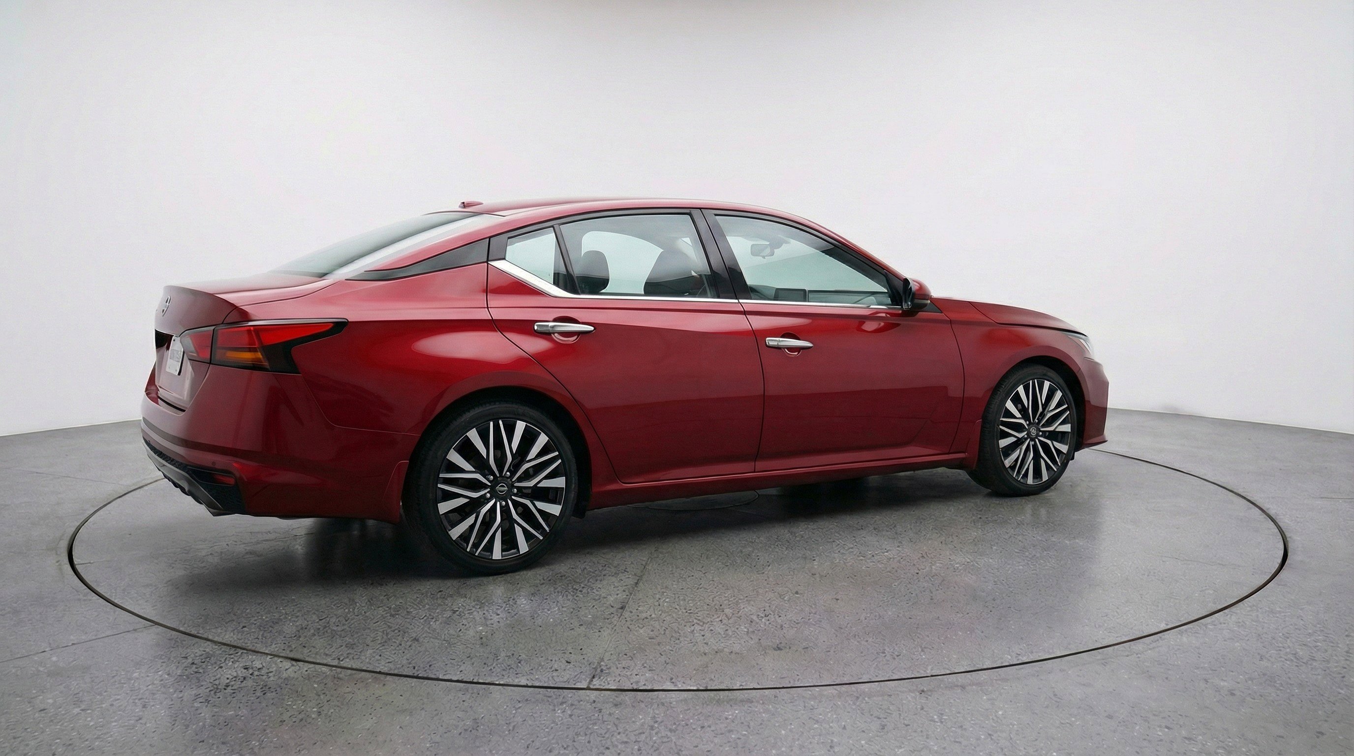 Used 2025 Nissan Altima 2.5 SV image 9