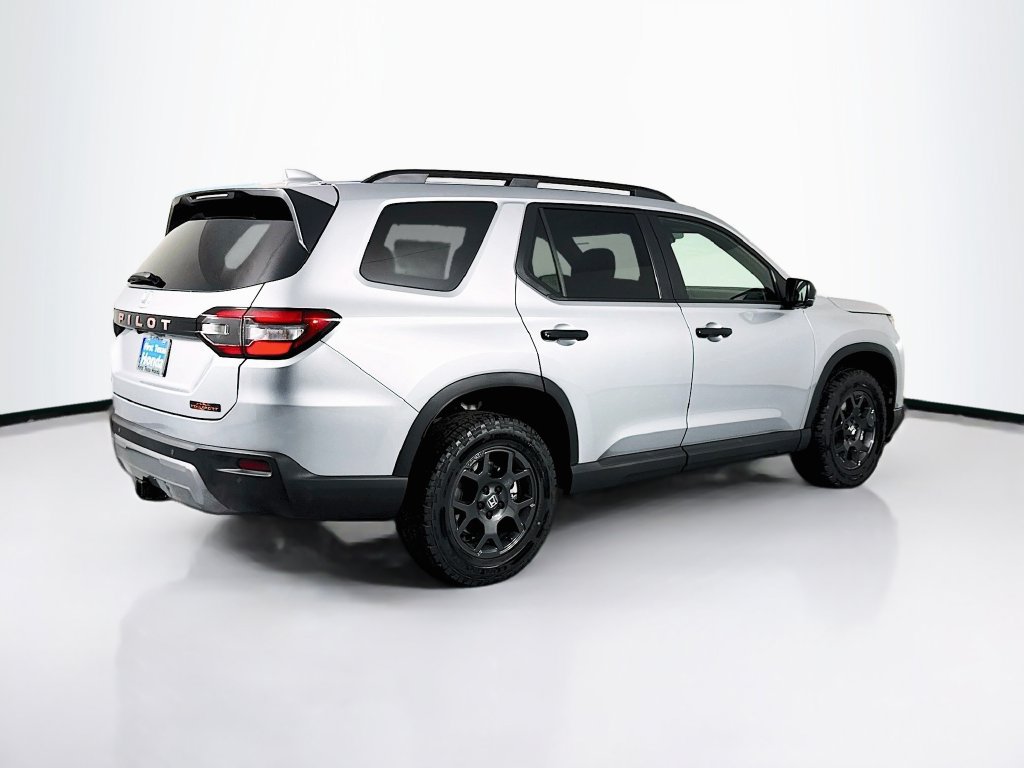 New 2026 Honda Pilot TrailSport image 7