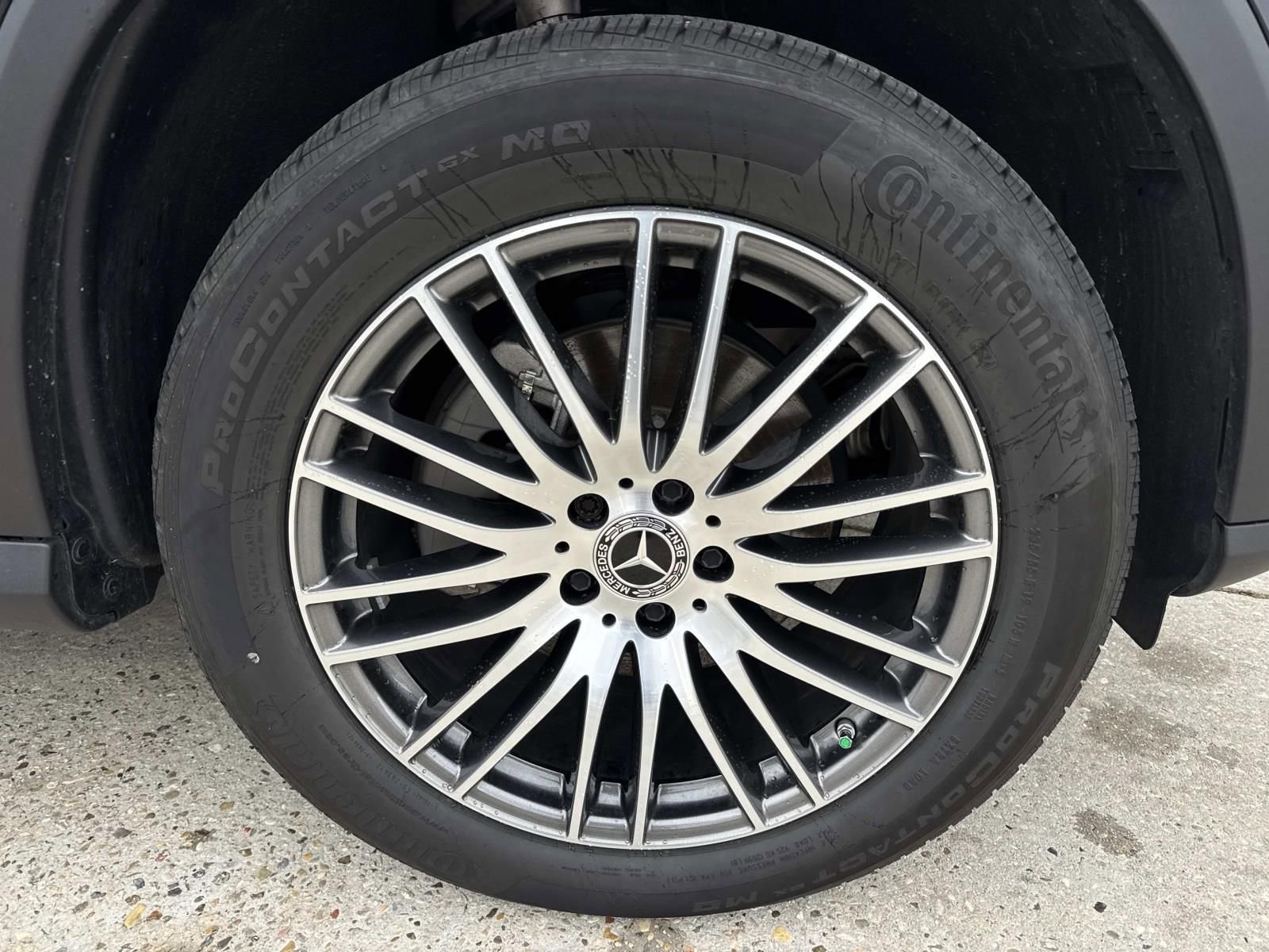 Used 2025 Mercedes-Benz GLC 300 4MATIC image 4