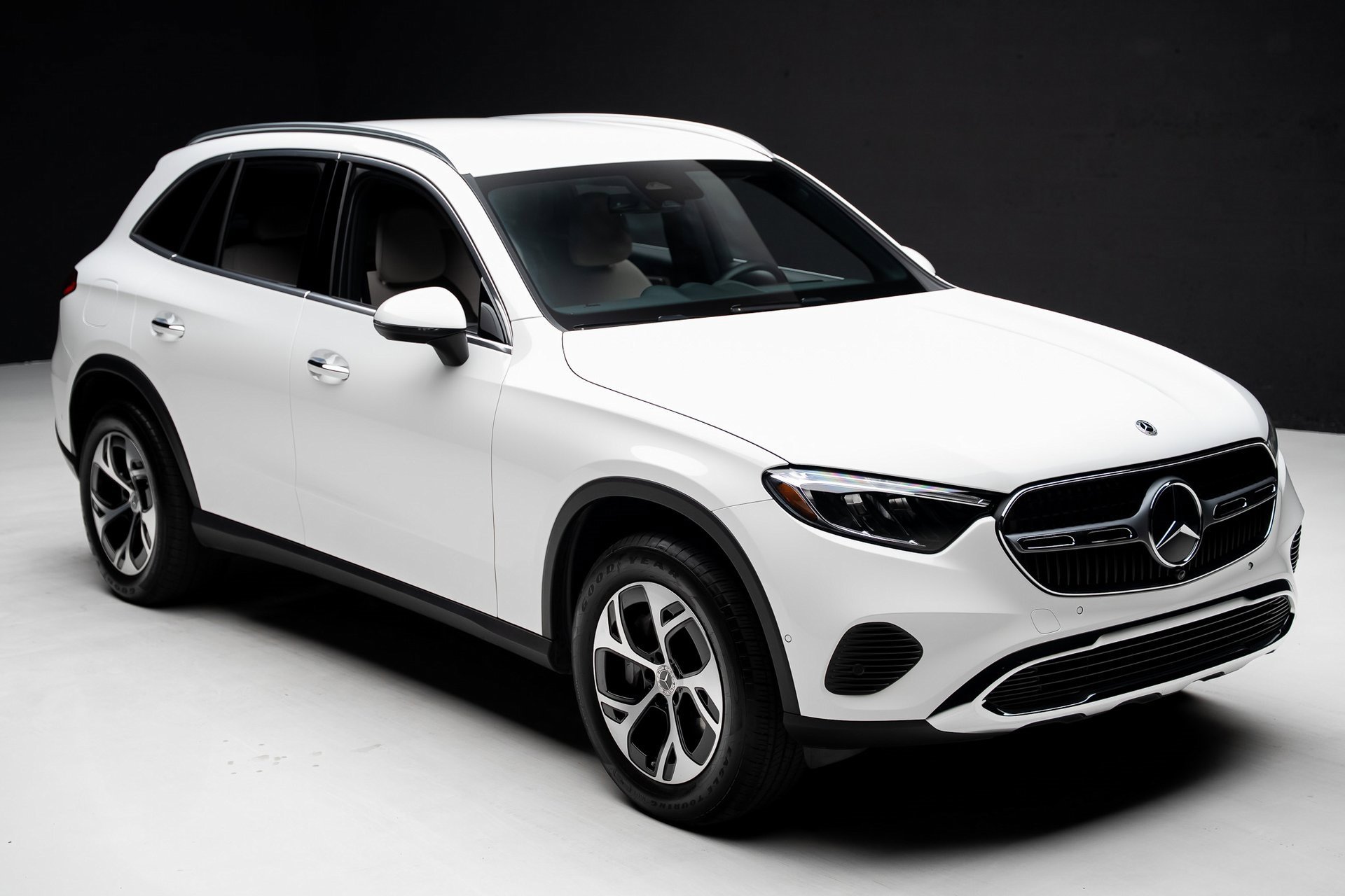 Used 2025 Mercedes-Benz GLC 350e 4MATIC image 41