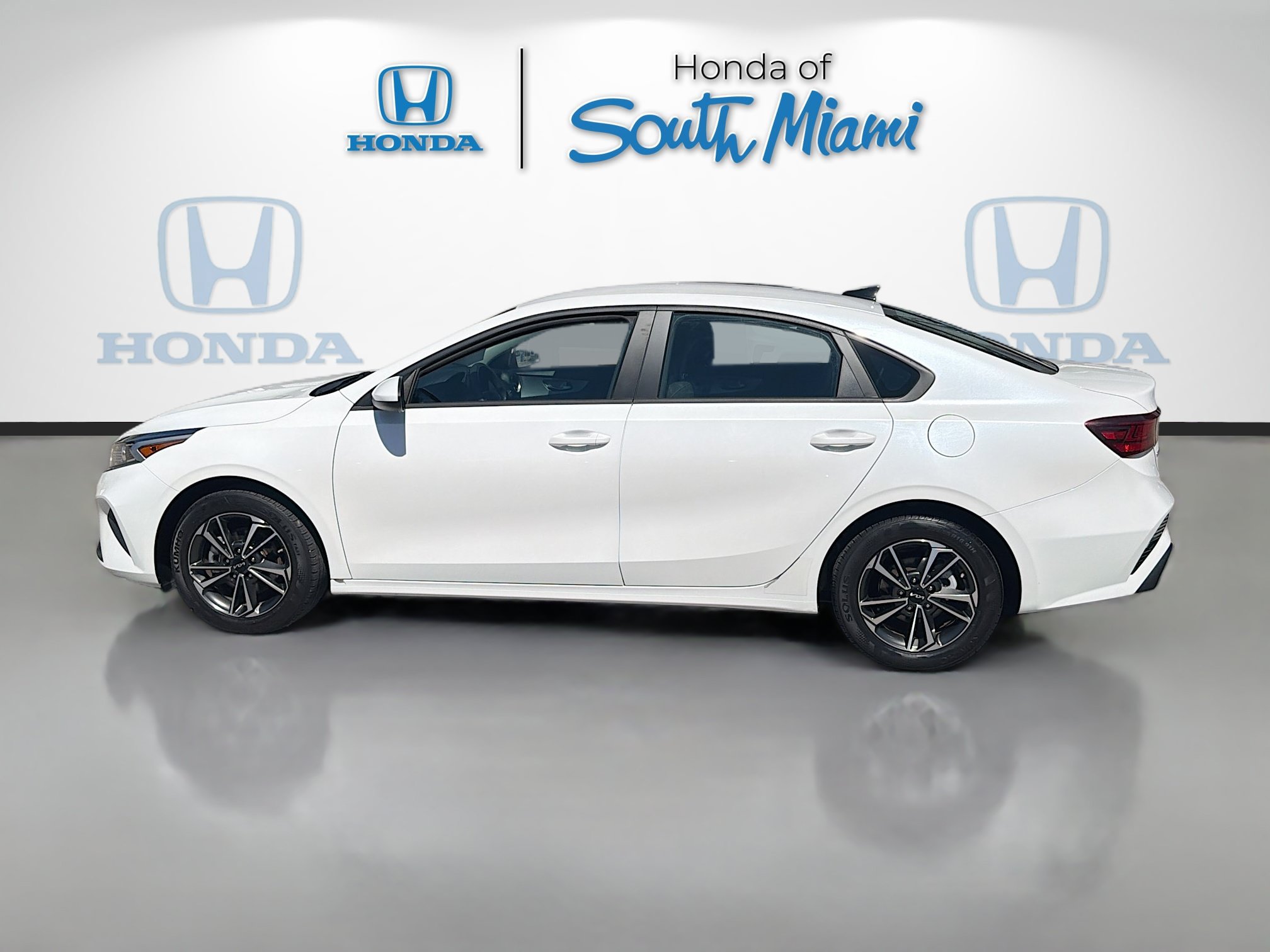 Used 2023 Kia Forte LXS FWD image 4