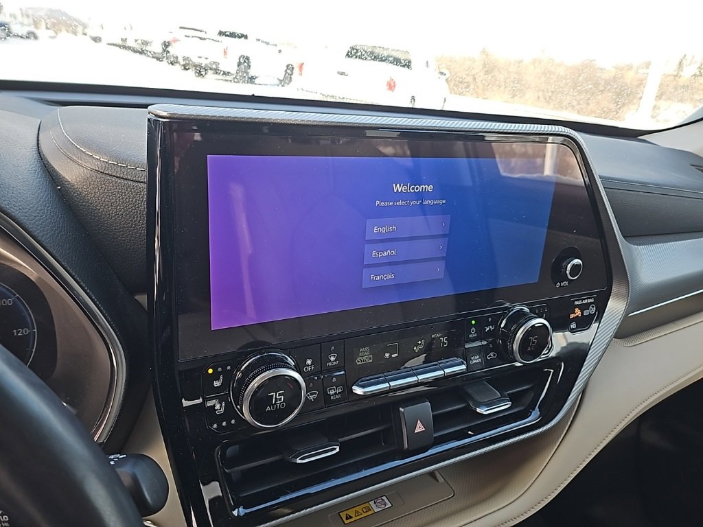 Used 2023 Toyota Highlander Platinum image 20