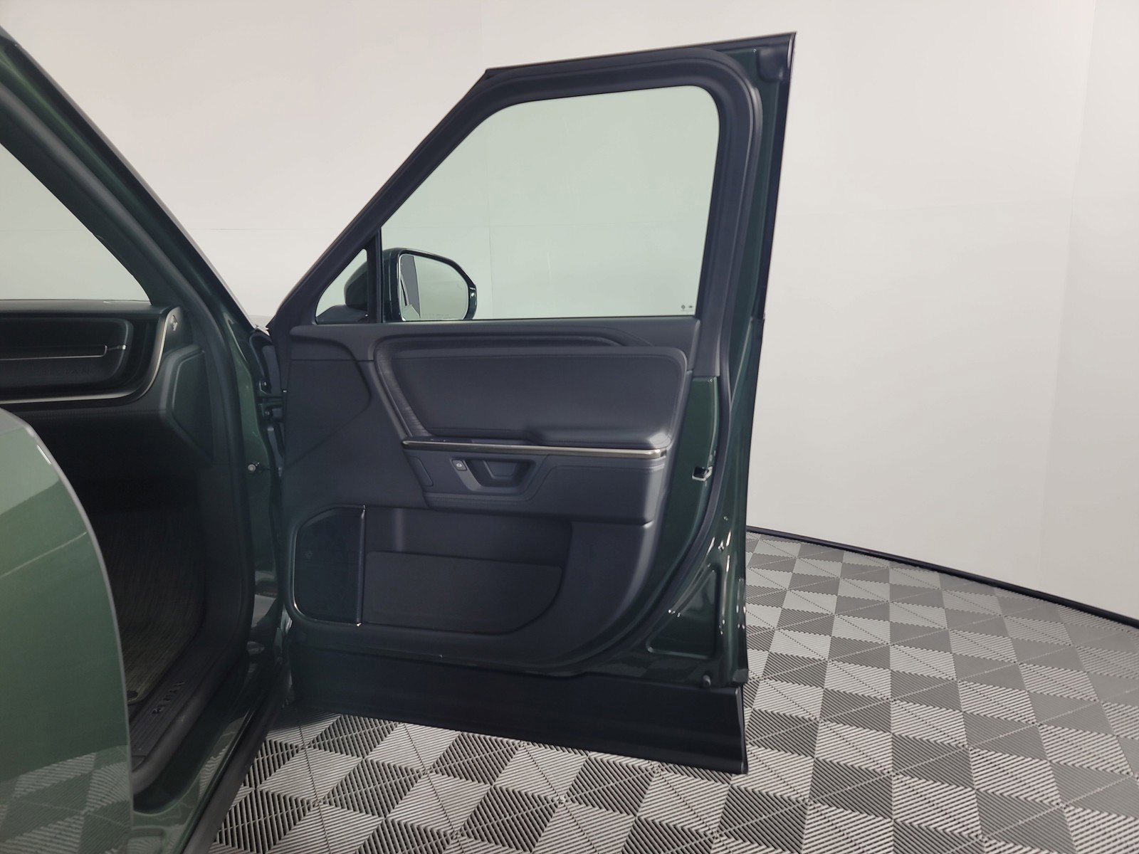 Used 2025 Rivian R1T Adventure image 18