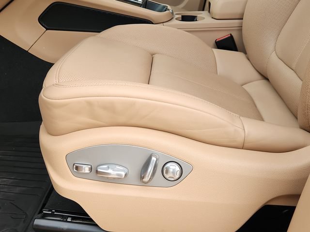 Used 2025 Porsche Macan AWD/4WD image 23
