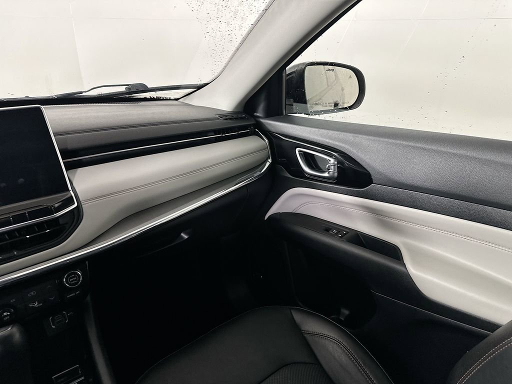 Used 2022 Jeep Compass Limited w/ Sun and Sound Group image 35