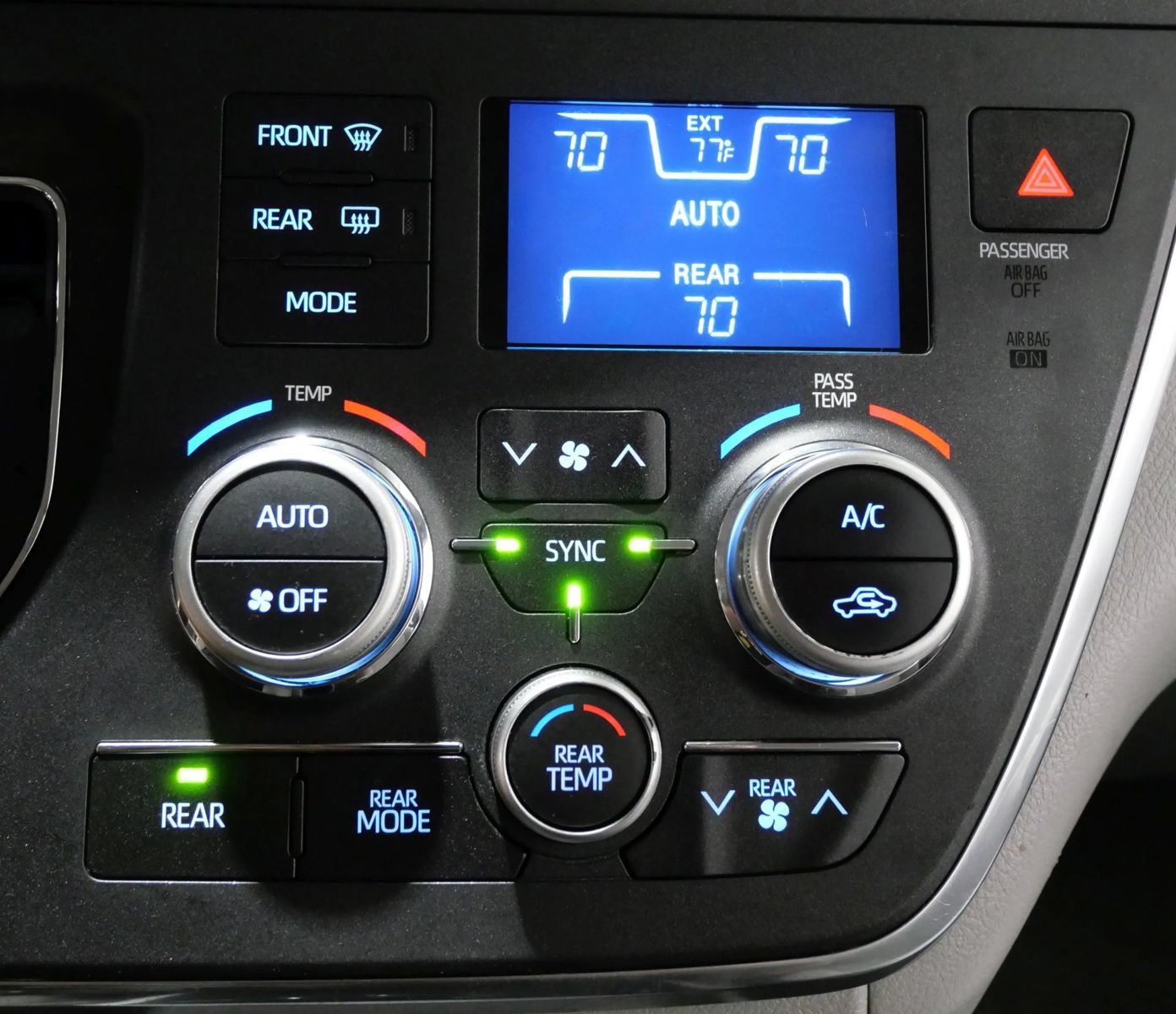 Used 2018 Toyota Sienna LE FWD image 17