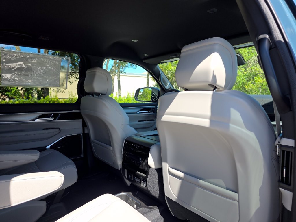 New 2027 Jeep Grand Wagoneer 4WD image 17