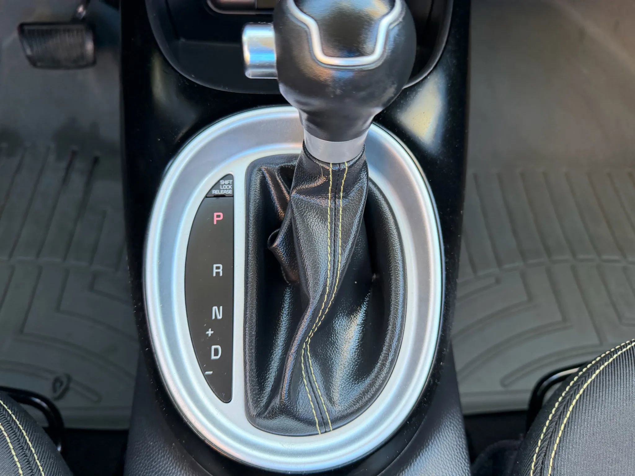 Used 2016 Kia Soul + image 12