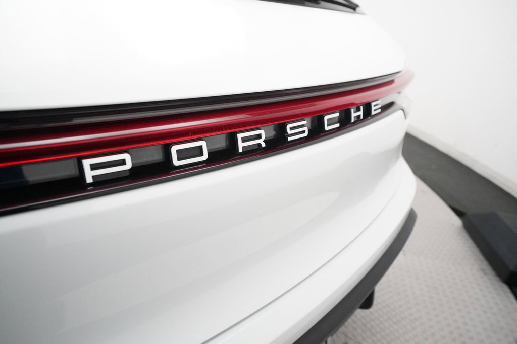 Certified 2023 Porsche Macan image 15