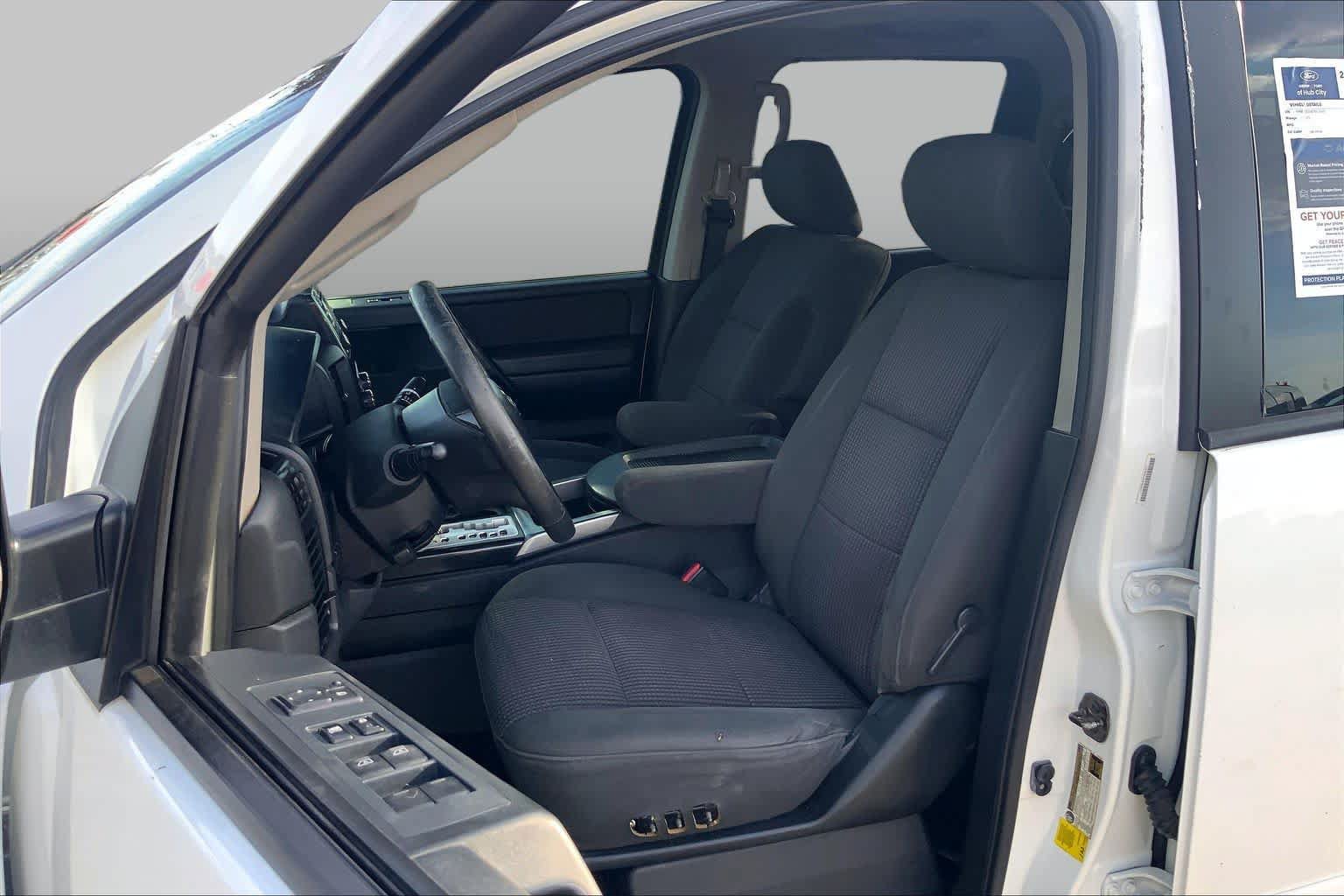 Used 2014 Nissan Titan SV w/ SV Value Truck Package RWD image 8